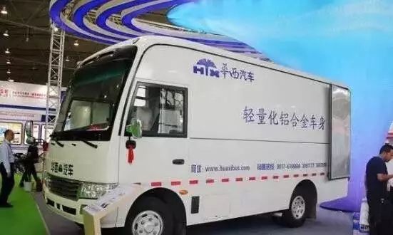 鋁合金車身超大容積，中巴車也來搶活兒?